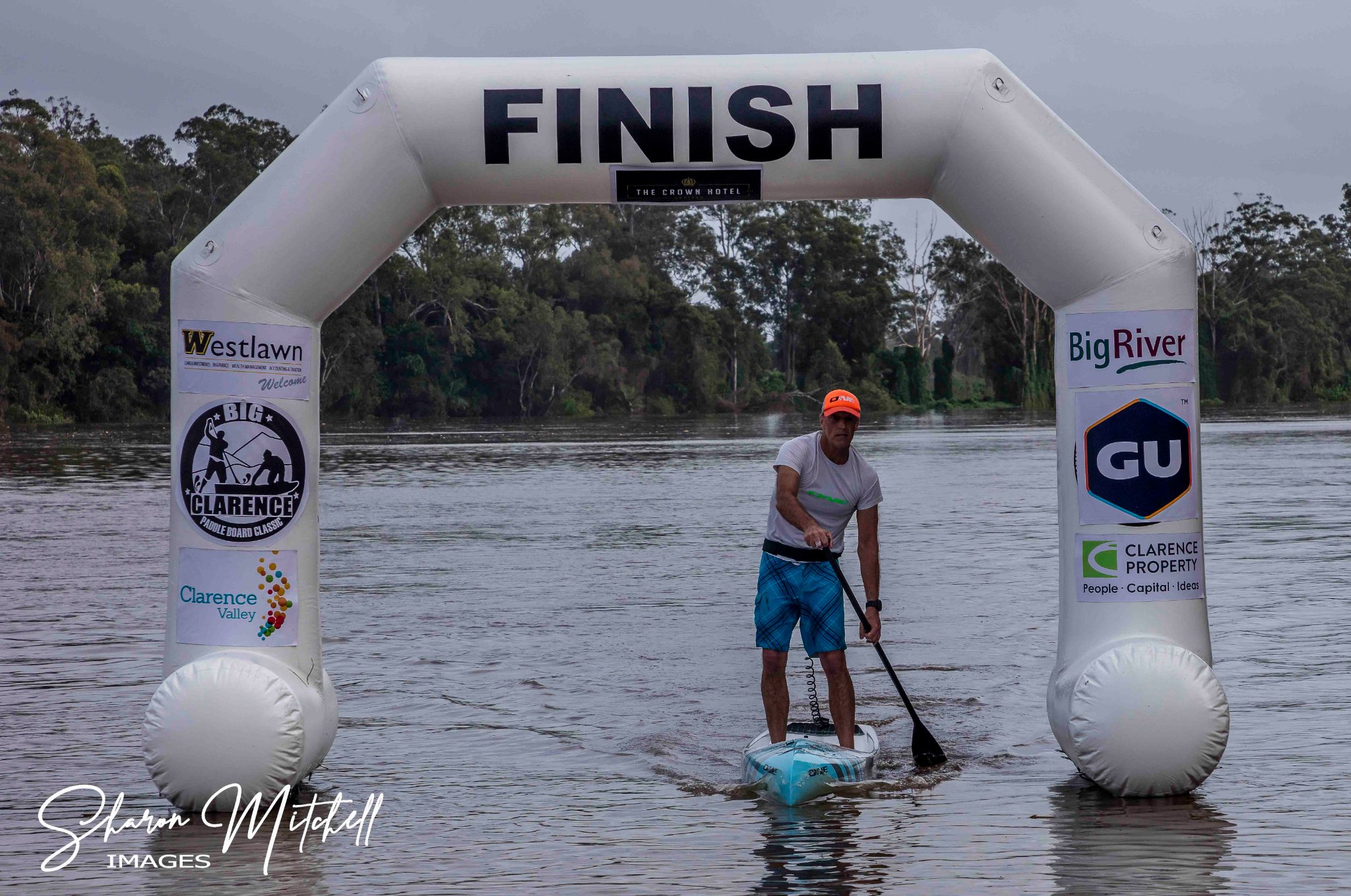 Mike Hayes Sydney SUP Club takes the in